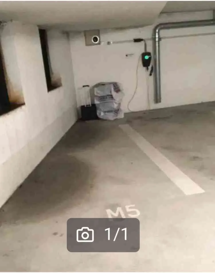 Tiefgarage ist ein Auto oder Motorrad Parkplatz für nur 80fr