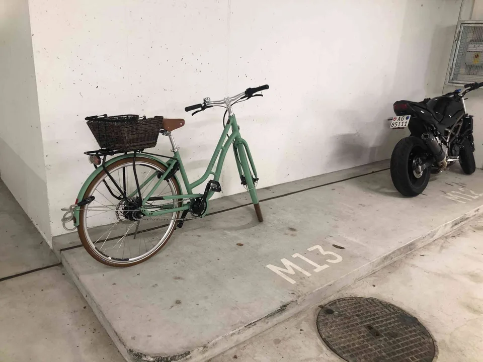 Motorradparkplatz es sind 2 Stück a 50fr oder zusammen für 80fr