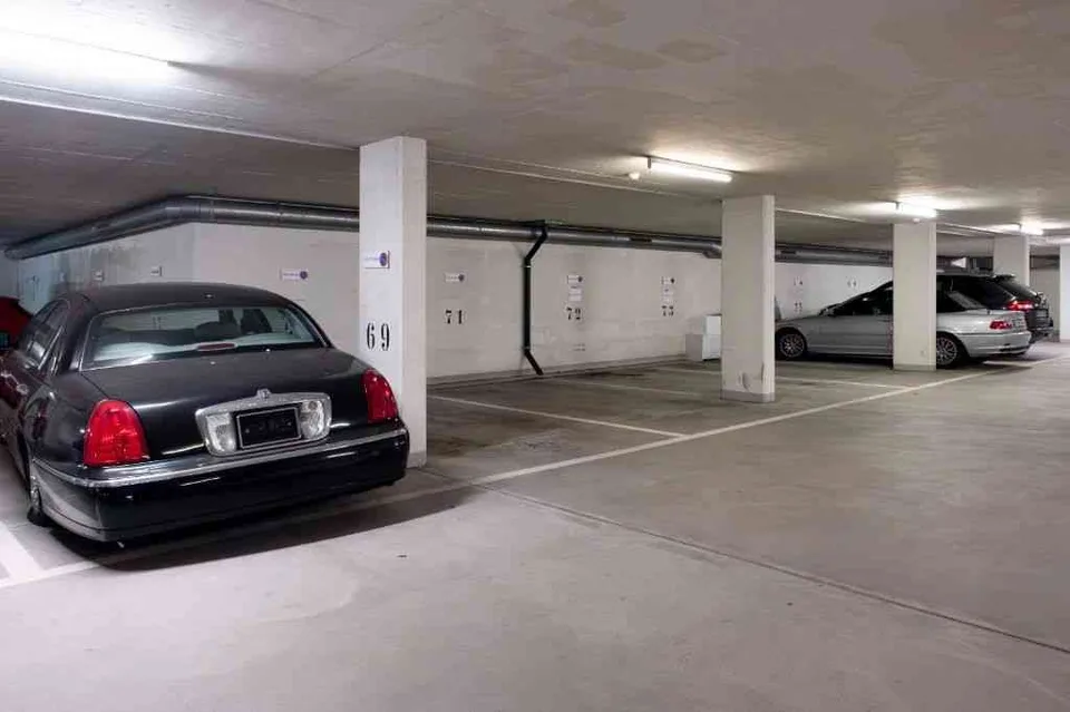 15.9 - VIP location J/stil home, 2-3 bedrms, own WM, 2 garages 3850
