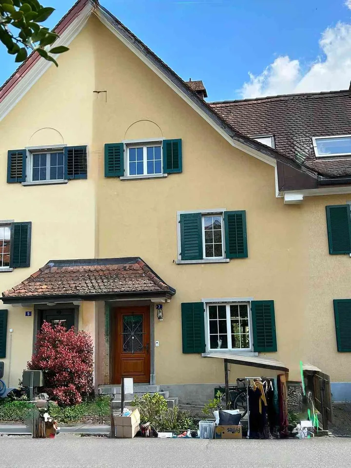 5.5 Zimmerhaus mit Garten und Parkplatz in Oberwinterthur