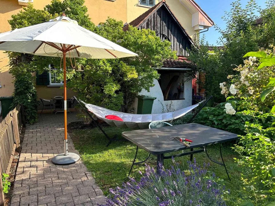 5.5 Zimmerhaus mit Garten und Parkplatz in Oberwinterthur
