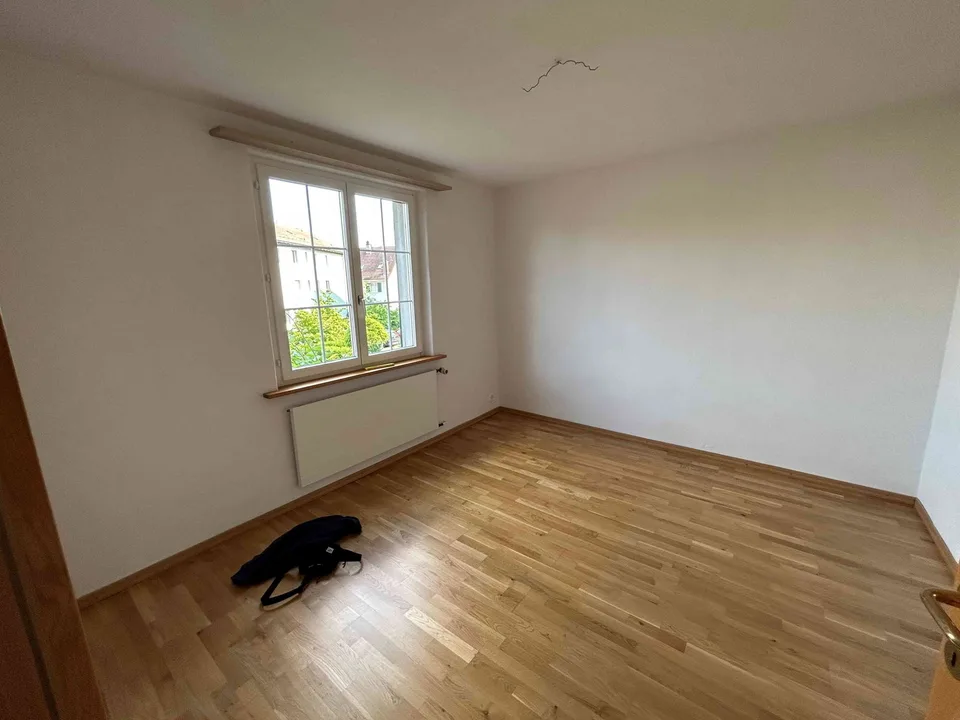 5.5 Zimmerhaus mit Garten und Parkplatz in Oberwinterthur