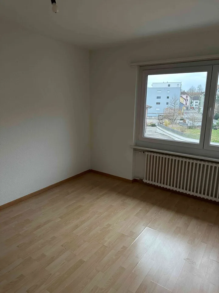 Schöne 2.5 Zimmerwohnung mit Balkon