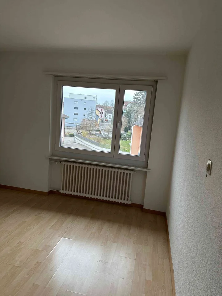 Schöne 2.5 Zimmerwohnung mit Balkon
