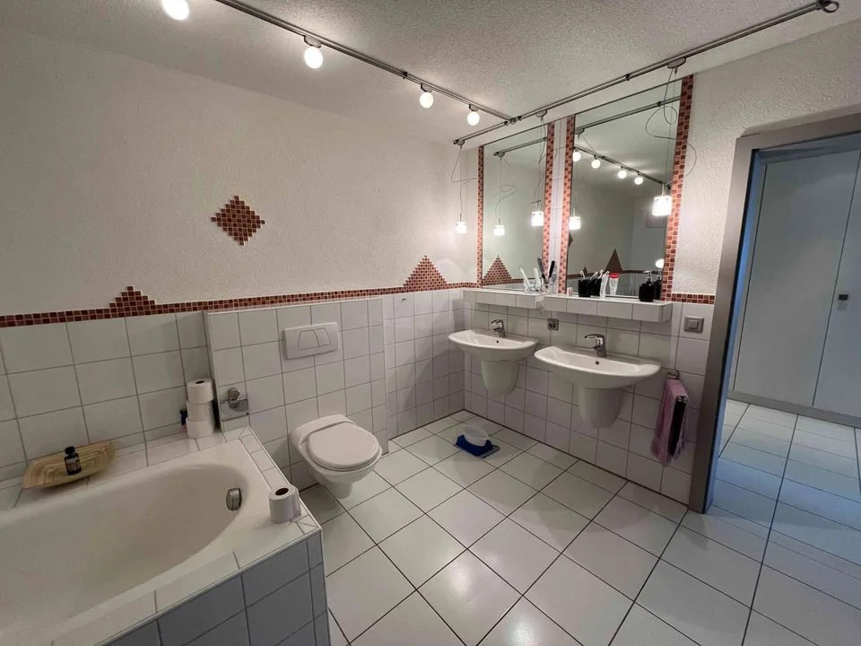 WOHNUNG OB DEM MURTENSEE