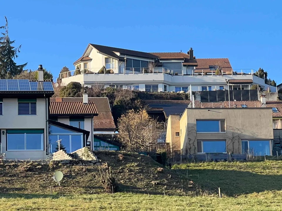 WOHNUNG OB DEM MURTENSEE
