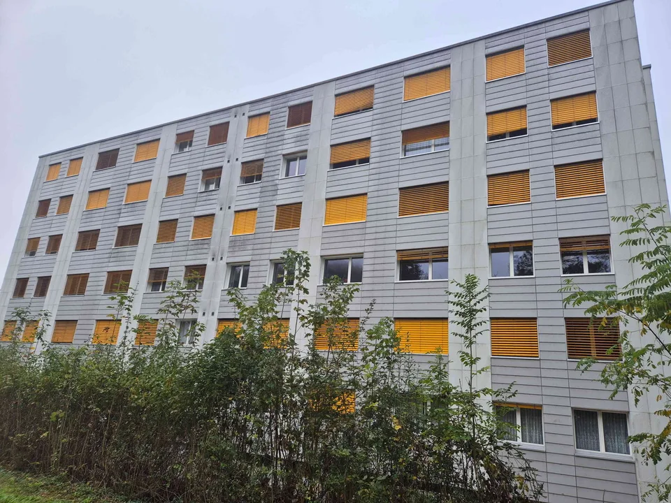 EINE 3.5 ZWG IM 4. OG IN LIESTAL AB 01.10.2026 ZU VERMIETEN.