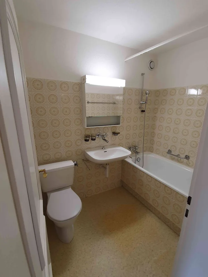 Helle und ruhige 2.5 Zimmer Wohnung im obersten Stock