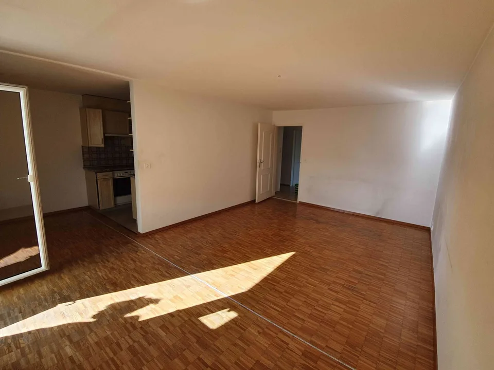 Helle und ruhige 2.5 Zimmer Wohnung im obersten Stock