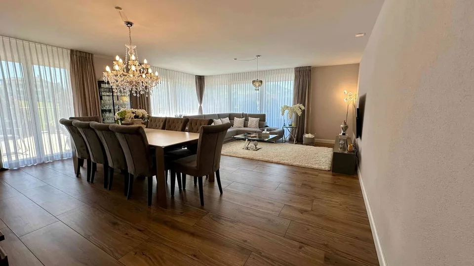 Stilvolle 4.5-Zimmer-Attikawohnung, mit 74 m² Panorama-Dachterrasse