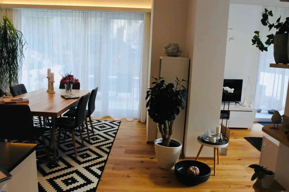 Eigentumsstandard => ruhige, zentrumsnahe Lage, grosse Terrasse 50m2
