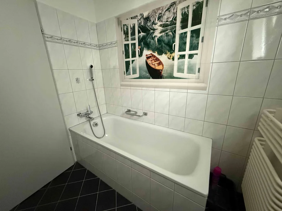 schöne 3.5 Zimmer Wohnung plus Büro in guter Lage mit Terrasse
