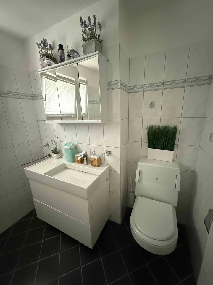 schöne 3.5 Zimmer Wohnung plus Büro in guter Lage mit Terrasse