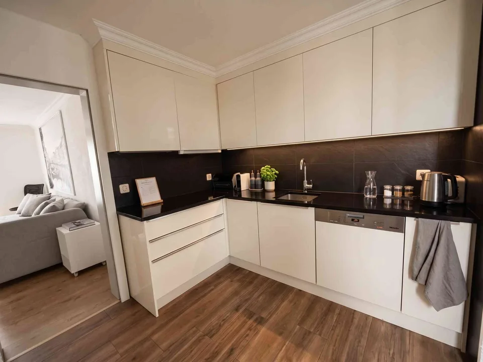schöne 3.5 Zimmer Wohnung plus Büro in guter Lage mit Terrasse