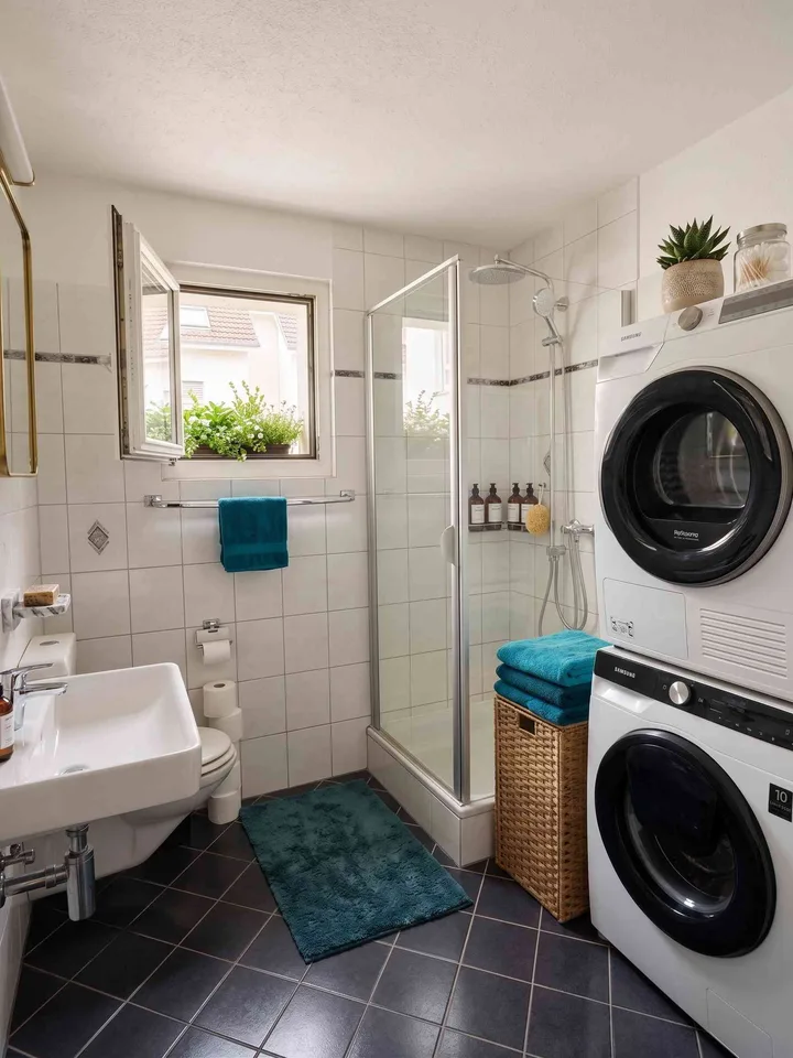 schöne 3.5 Zimmer Wohnung plus Büro in guter Lage mit Terrasse