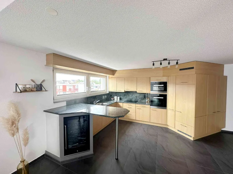 4.5 Zimmer Dach-Maisonette Wohnung mit 159 m2 zu Vermieten