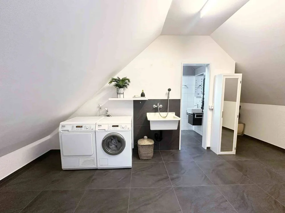 4.5 Zimmer Dach-Maisonette Wohnung mit 159 m2 zu Vermieten