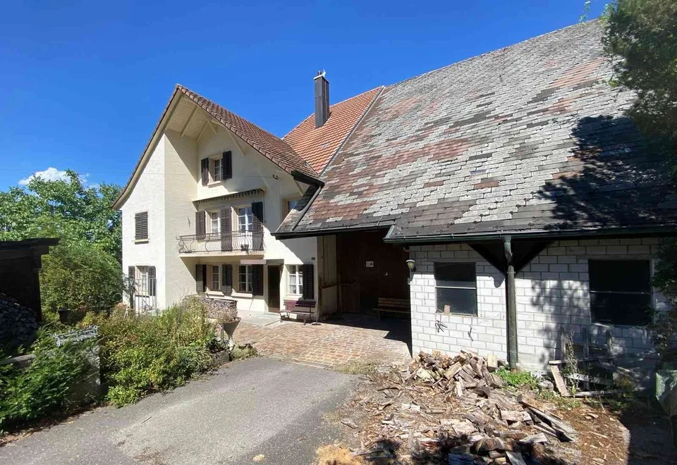Grosser Bauernhausteil mit Scheune