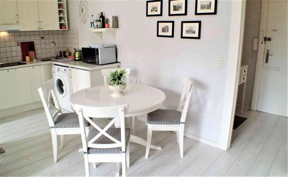Geräumige, helle Wohnung (Durchgangswohnung)