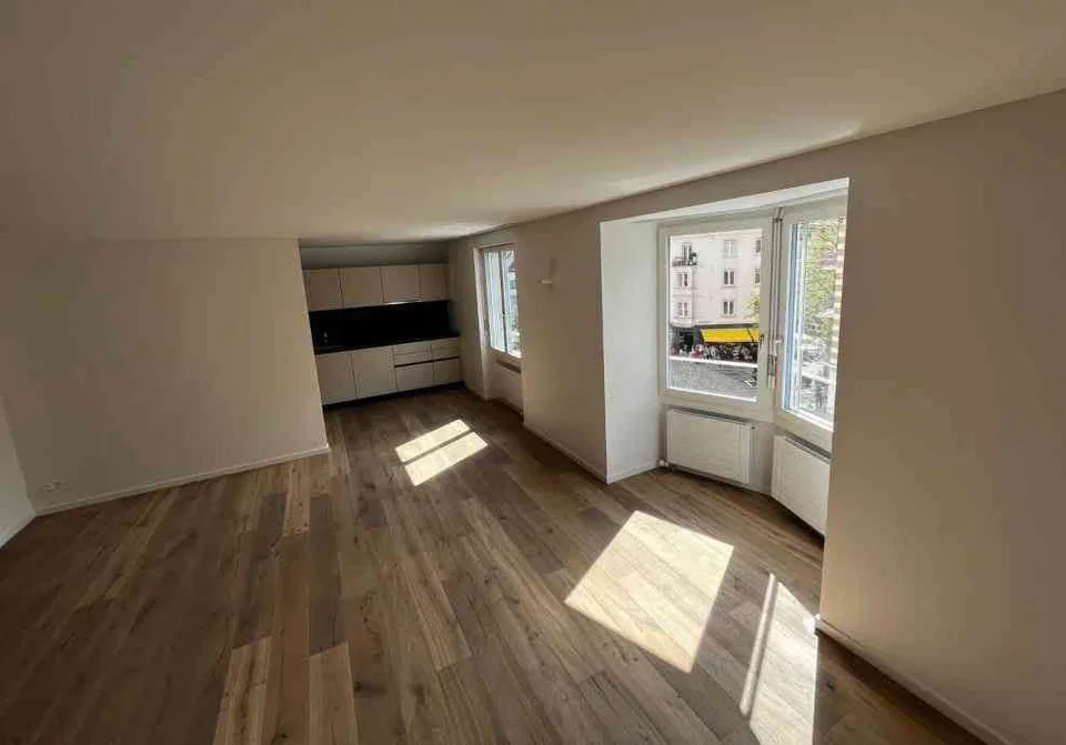 2,5-Zimmer-Wohnung in einem Altbau an der Röschibachstrasse in Zürich