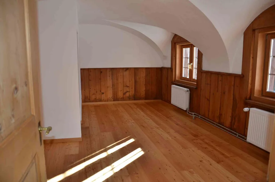 Grosszügige 3.5-Zimmer-Wohnung mit Loggia am ruhigen Ortsrand