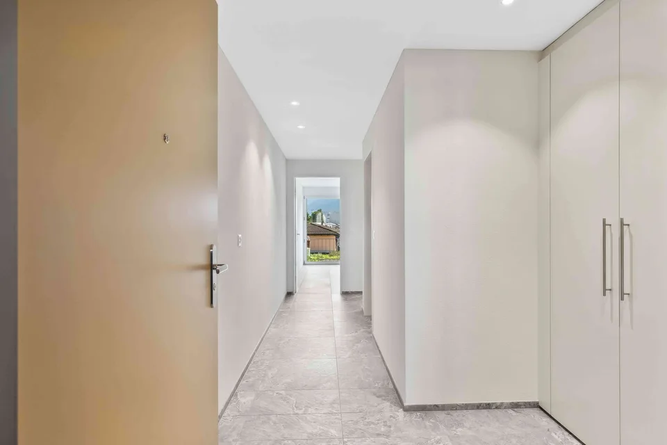 Moderne 2.5-Zimmer-Wohnung mit grosser verglaster Terrasse in Wangen