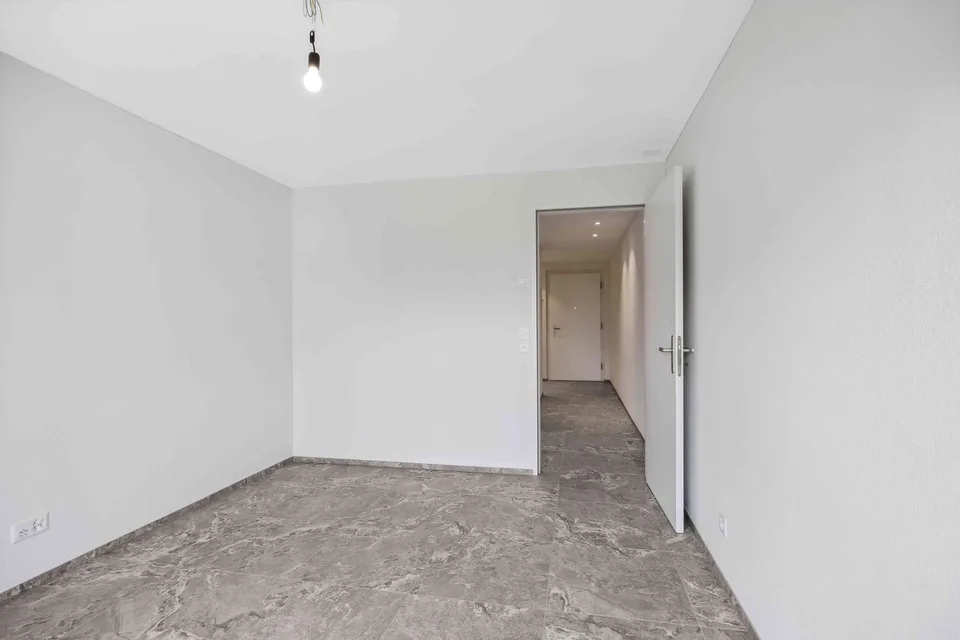 Moderne 2.5-Zimmer-Wohnung mit grosser verglaster Terrasse in Wangen