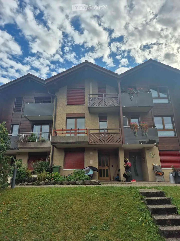 Reihenfamilienhaus inkl. Einstellhallenplatz – Foto 1 von 15