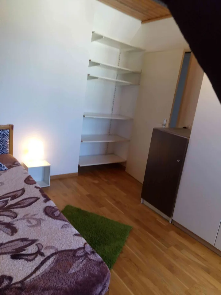 Sehr grosses neues möbliertes WG-Zimmer ab sofort