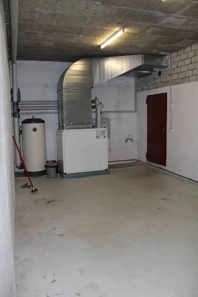 einseitig angebautes EFH mit Einzelgarage und eigener Wärmepumpe