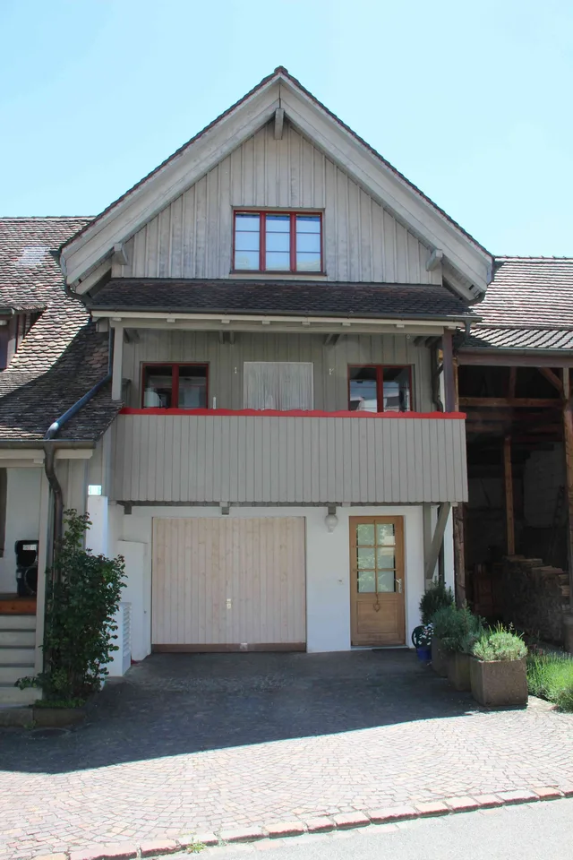einseitig angebautes EFH mit Einzelgarage und eigener Wärmepumpe