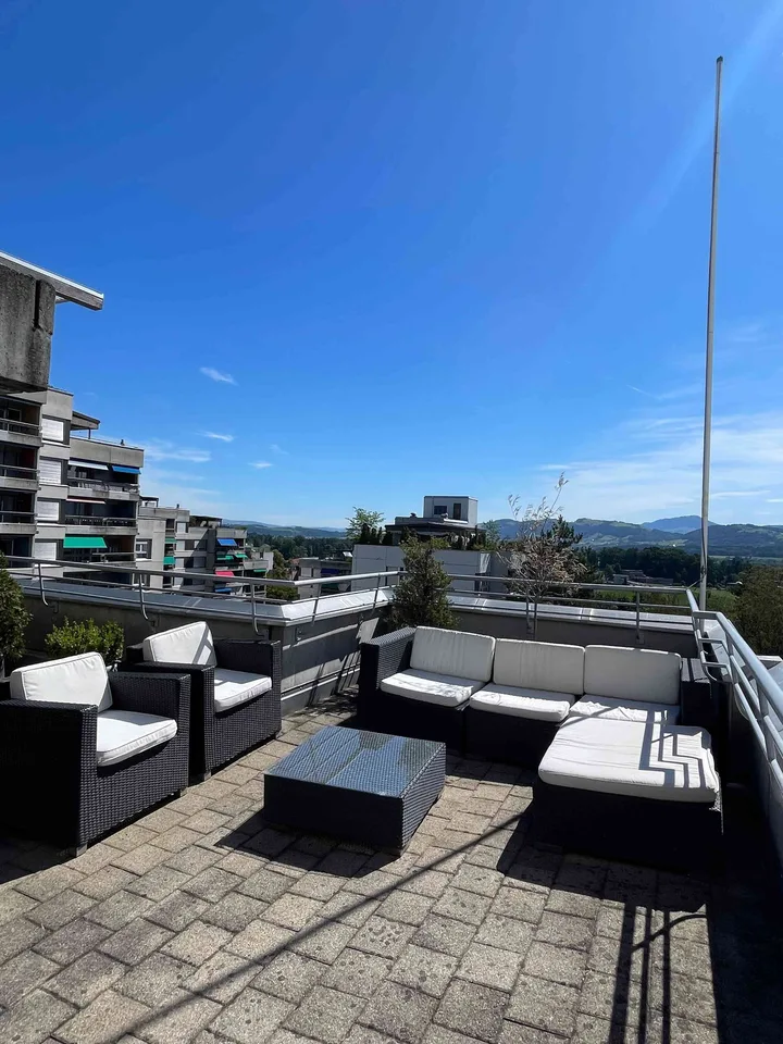 Traumhafte 5.5-Zimmer-Attikawohnung mit eigener Dachterrasse