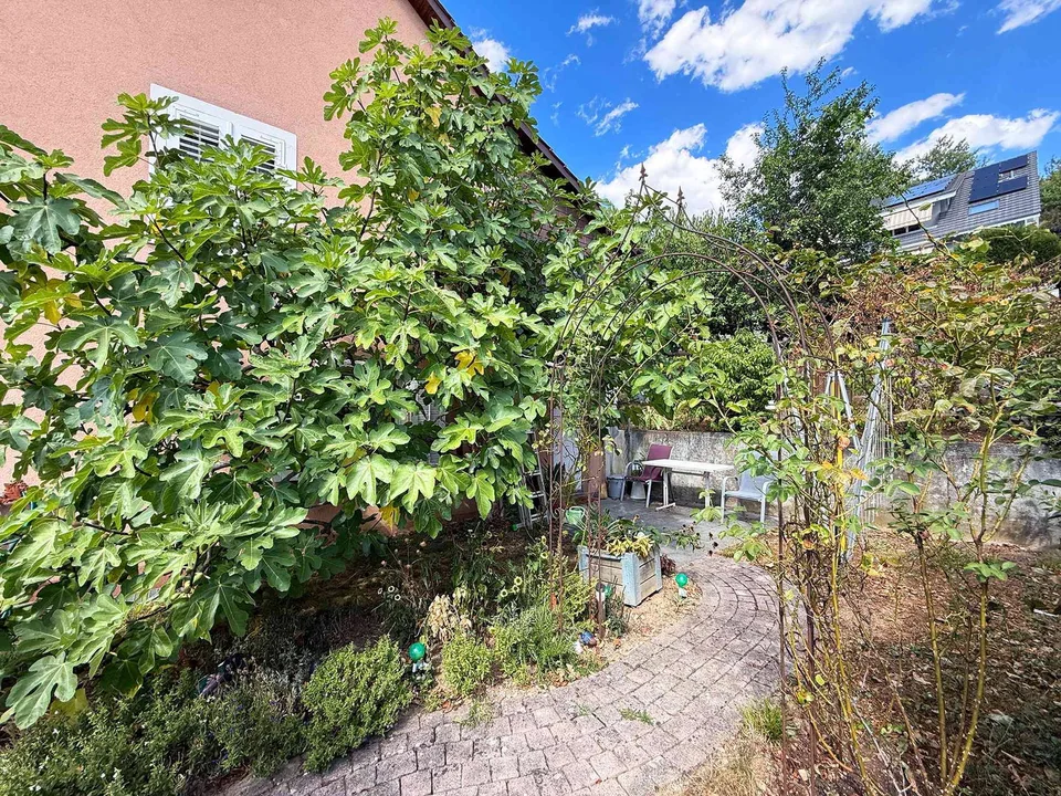 Mehrfamilienhaus mit 2. Wohnungen & 3. Studios in Dornach zu verkaufen