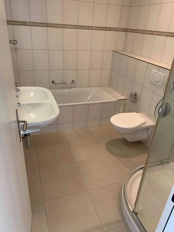 schöne, grosszügig und zentral gelegene 3 1/2 Zimmer Wohnung in Wohlen