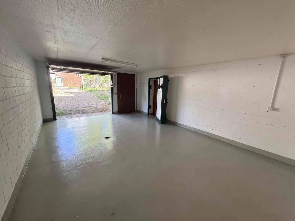 Grosszügige Einzelgarage/Lager/Hobbyraum (29 m² + 8.2 m²)