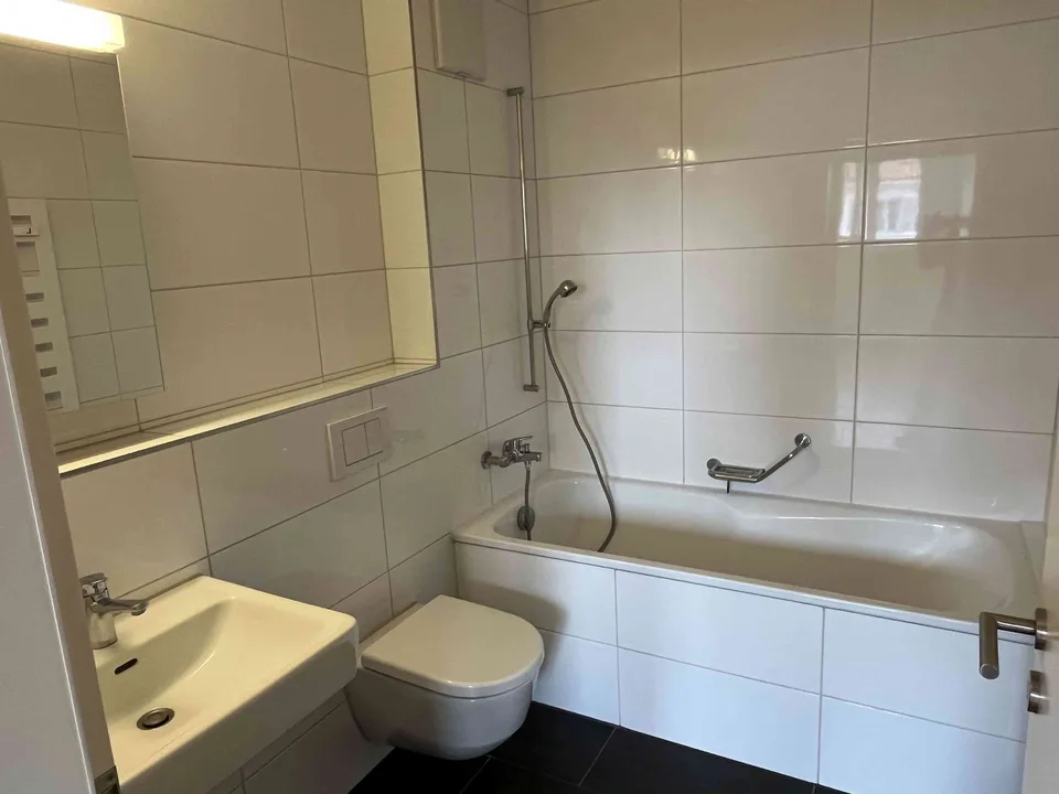 Grosszügige helle Erdgeschosswohnung im Dorfkern von Münchenstein