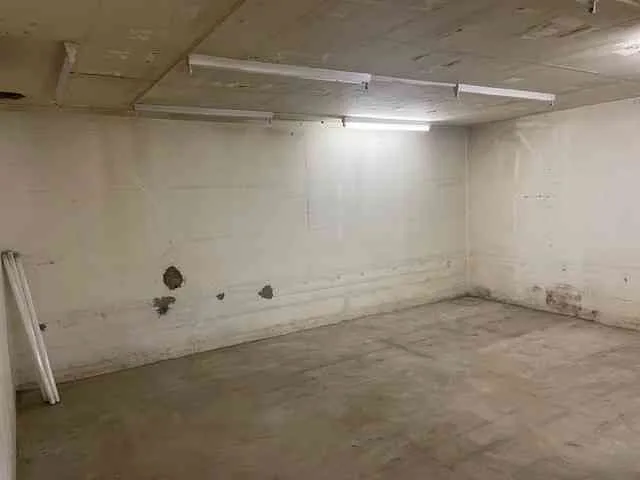 Kellerraum für Musikzimmer oder Bastel-oder Lagerraum