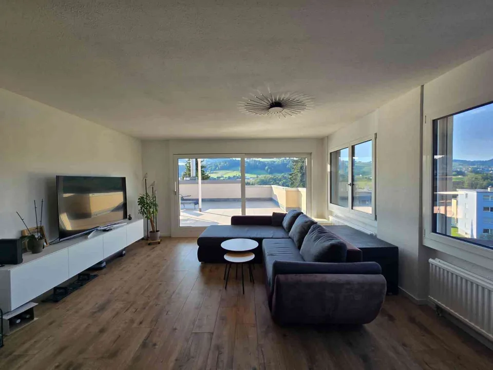 Helle 3.5-Zimmer-Attikawohnung in ruhiger Lage mit herrlicher Panorama