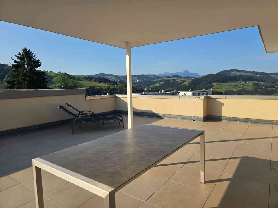 Helle 3.5-Zimmer-Attikawohnung in ruhiger Lage mit herrlicher Panorama