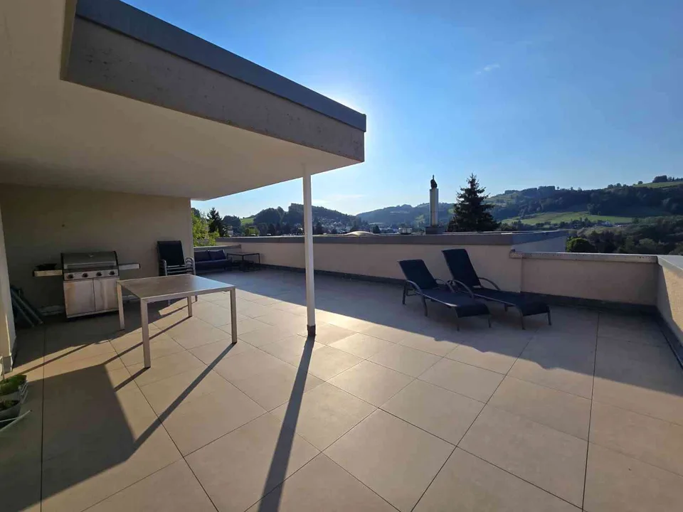 Helle 3.5-Zimmer-Attikawohnung in ruhiger Lage mit herrlicher Panorama