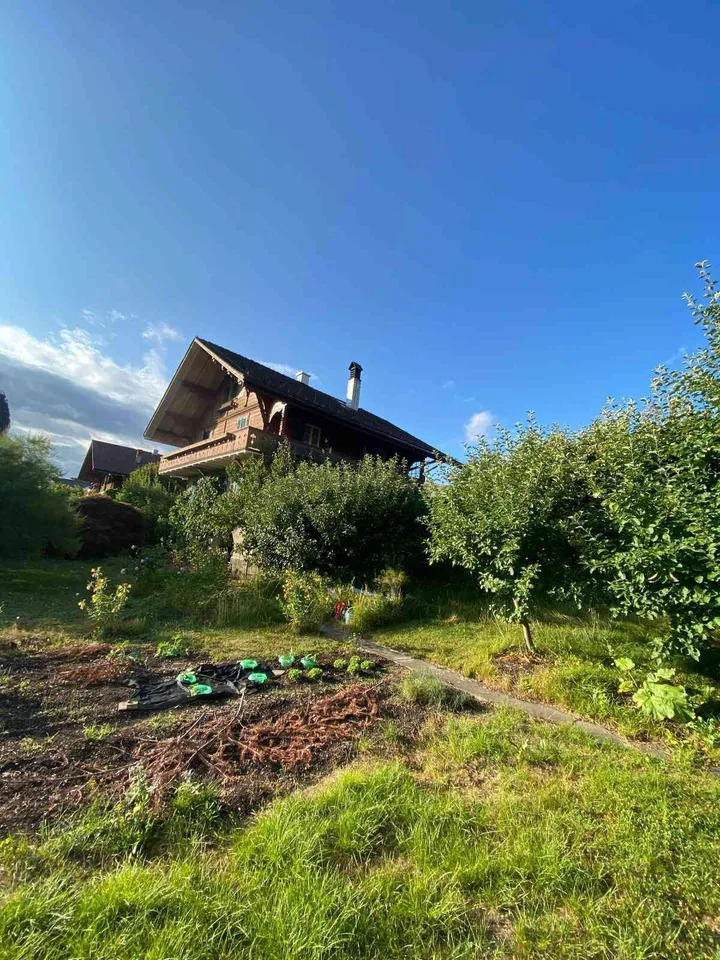 Einfamilienhaus mit unverbaubarer Alpensicht & Baulandreserve