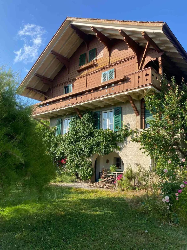Einfamilienhaus mit unverbaubarer Alpensicht & Baulandreserve
