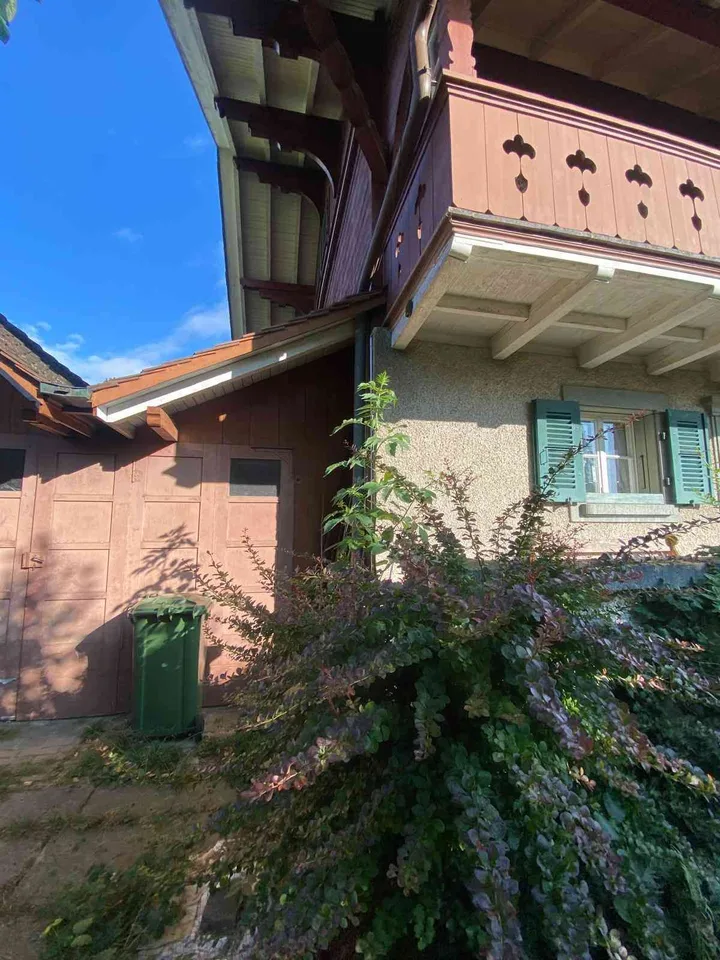 Einfamilienhaus mit unverbaubarer Alpensicht & Baulandreserve