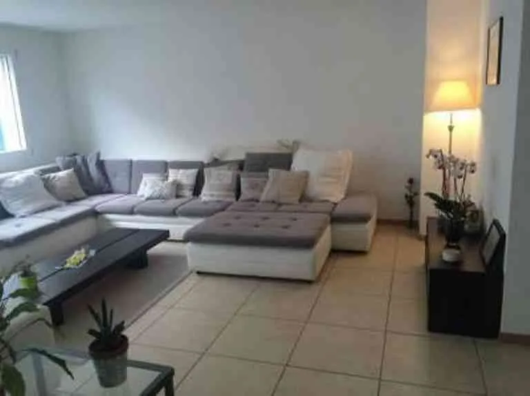 Bel appartement de 2,5 pièces avec balcon