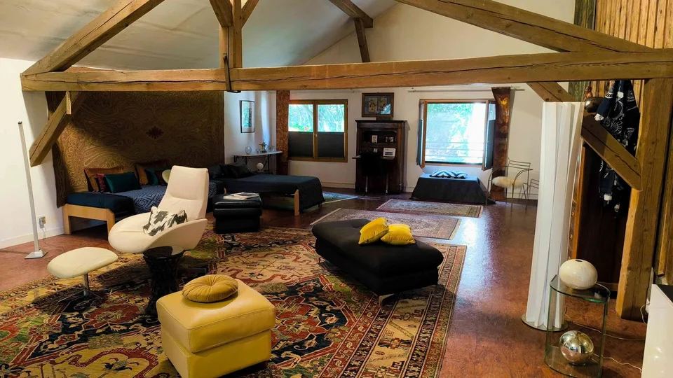 Ferme réhabilitée en appartements et locaux artisanaux