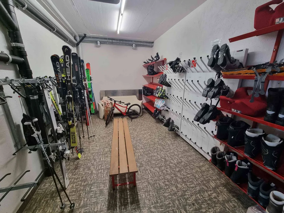 2-Zimmer-Ferienwohnung Unterbäch, modern, Balkon, direkt am Skilift