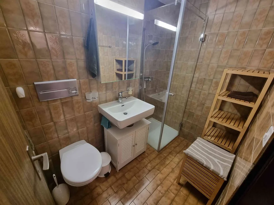 2-Zimmer-Ferienwohnung Unterbäch, modern, Balkon, direkt am Skilift