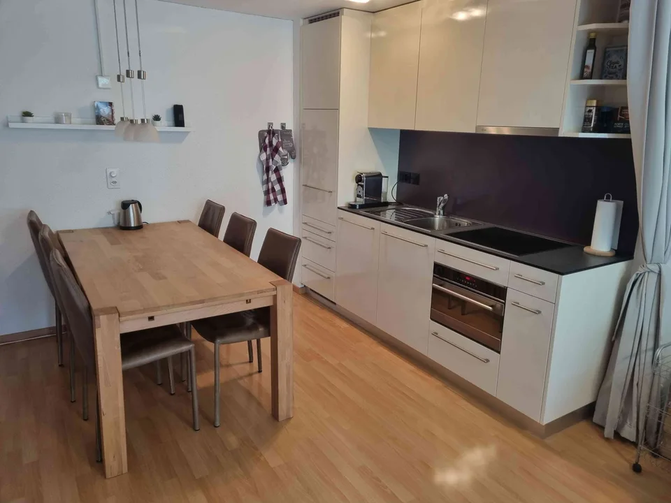 2-Zimmer-Ferienwohnung Unterbäch, modern, Balkon, direkt am Skilift