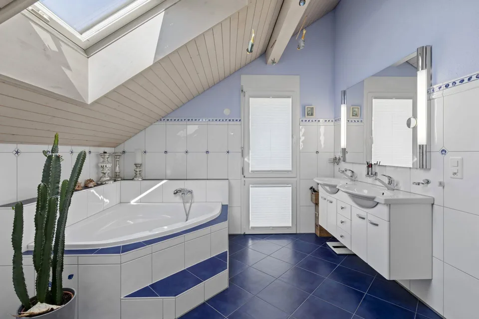 Grosse Maisonettewohnung in Seenähe