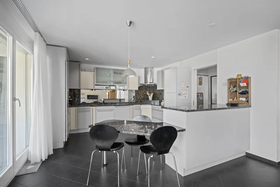 Grosse Maisonettewohnung in Seenähe